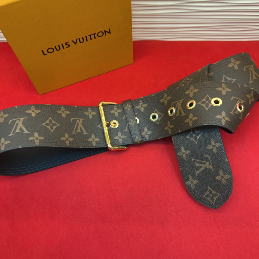 超好看的驴家女士腰封✨使用感一半是皮带让你爱不释手 随意切换可以当皮带也可以当腰链也可以绑在大衣外面 也