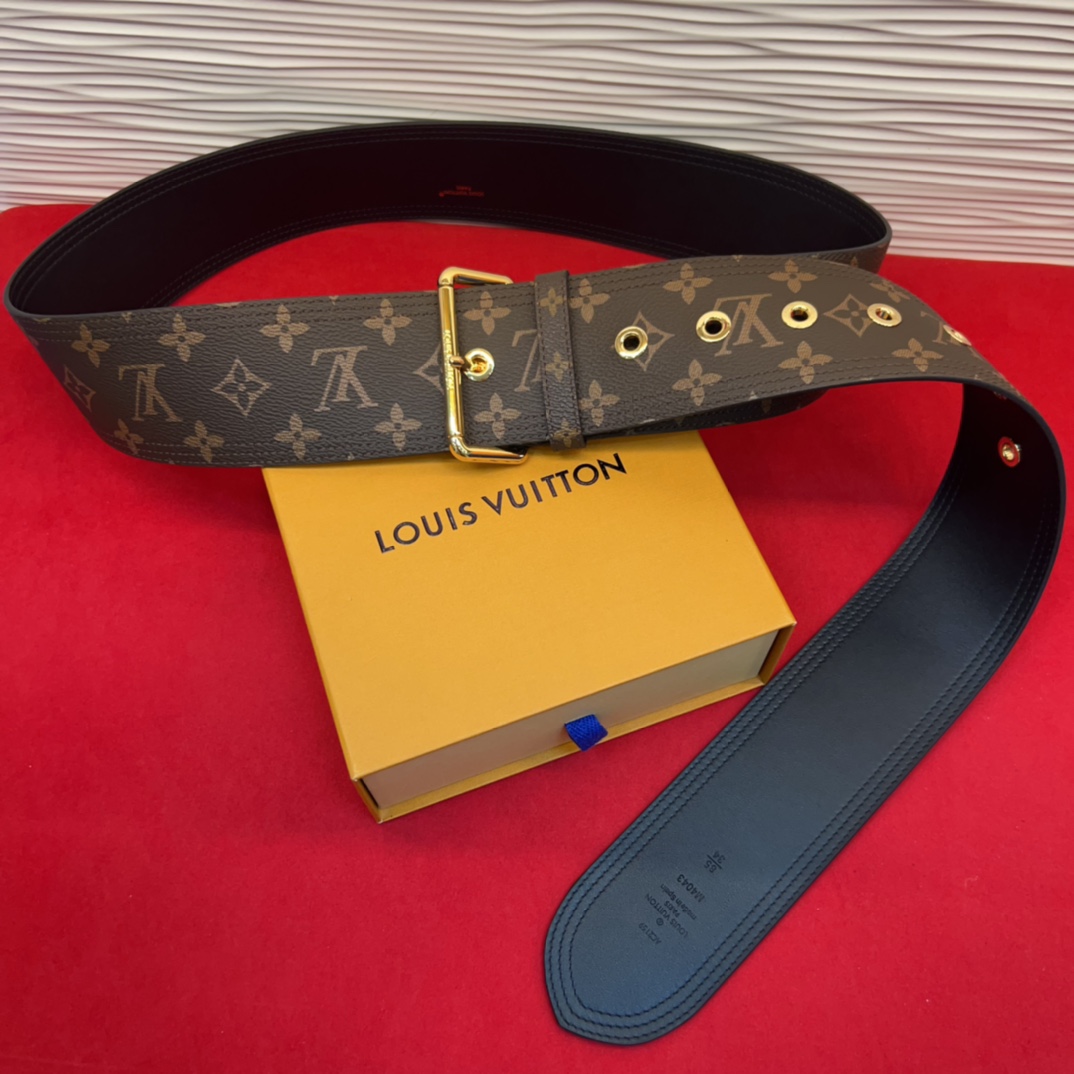 超好看的驴家女士腰封✨使用感一半是皮带让你爱不释手 随意切换可以当皮带也可以当腰链也可以绑在大衣外面 也