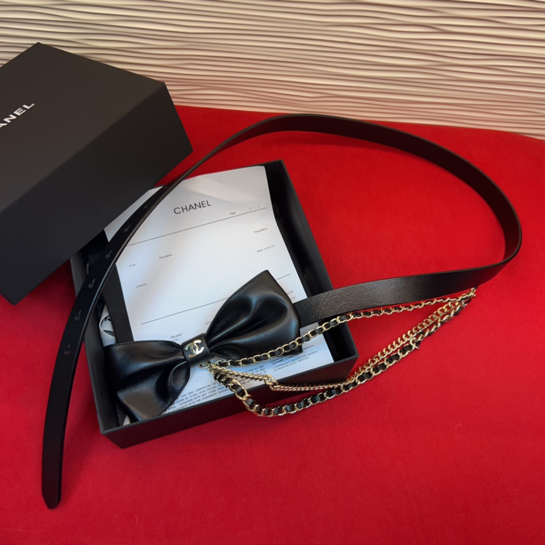 chanel 香家链条腰链，搭配超炸Chic感，复古叉显优雅，时尚又显个性！均码。总长103cm（七个孔