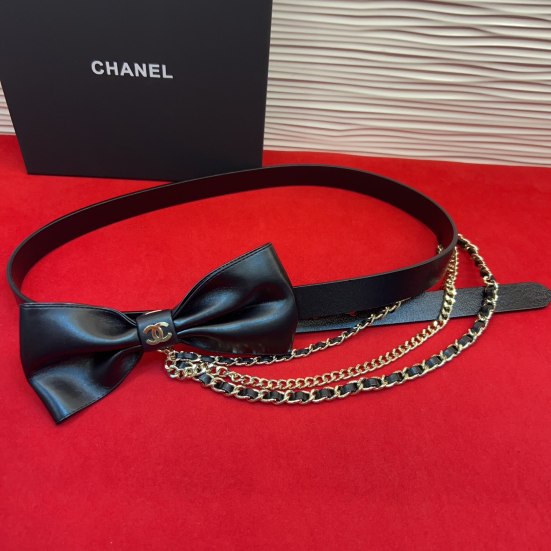 chanel 香家链条腰链，搭配超炸Chic感，复古叉显优雅，时尚又显个性！均码。总长103cm（七个孔