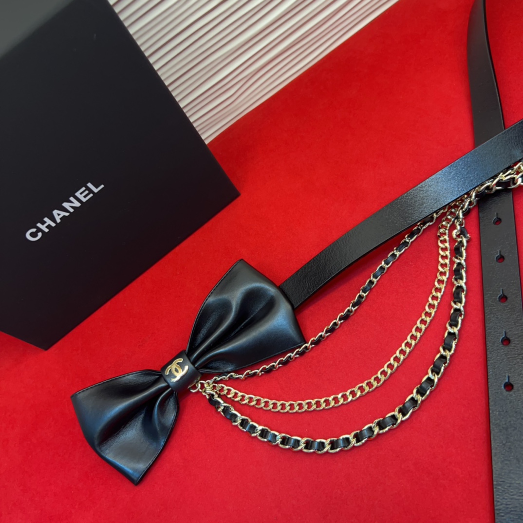 chanel 香家链条腰链，搭配超炸Chic感，复古叉显优雅，时尚又显个性！均码。总长103cm（七个孔