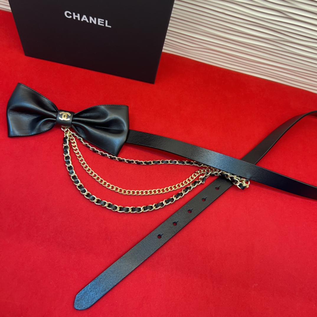 chanel 香家链条腰链，搭配超炸Chic感，复古叉显优雅，时尚又显个性！均码。总长103cm（七个孔