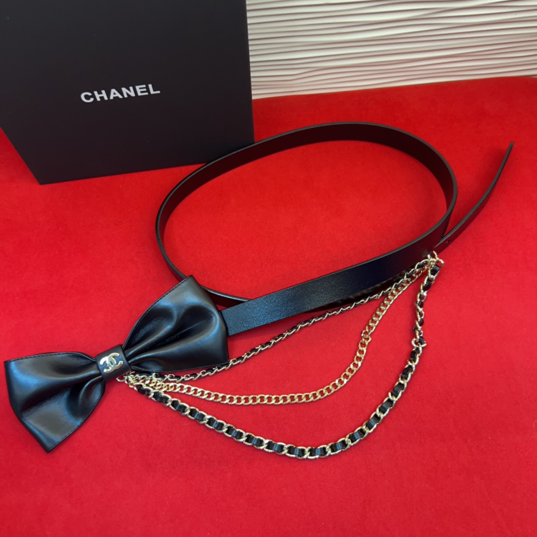 chanel 香家链条腰链，搭配超炸Chic感，复古叉显优雅，时尚又显个性！均码。总长103cm（七个孔