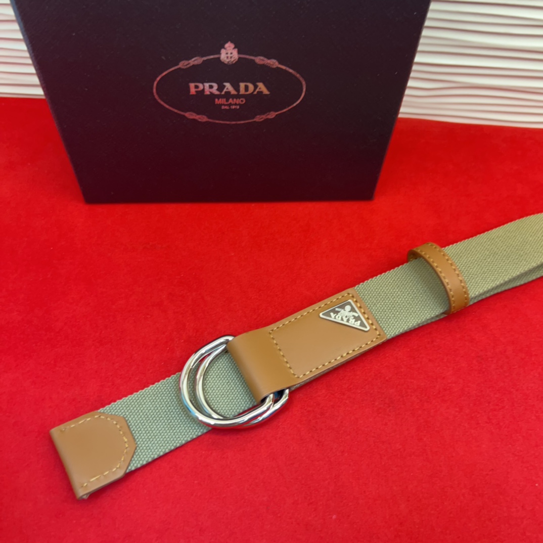 普拉达工装风格棉质梭织腰带、休闲风格；配有双D型搭扣。松弛有度、3.5cm。80一110欧