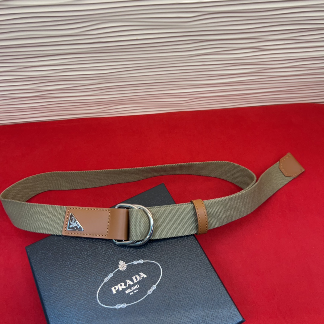 普拉达工装风格棉质梭织腰带、休闲风格；配有双D型搭扣。松弛有度、3.5cm。80一110欧