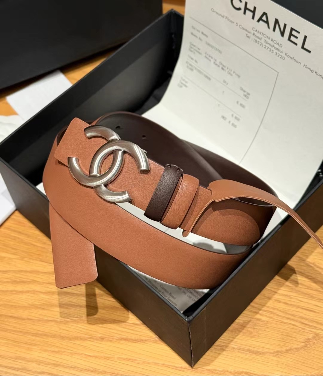 香家双面女士腰带这款采用头层牛皮制作，24p cc金色饰面logo扣，黄铜金属，双面小牛皮腰带，日常百搭