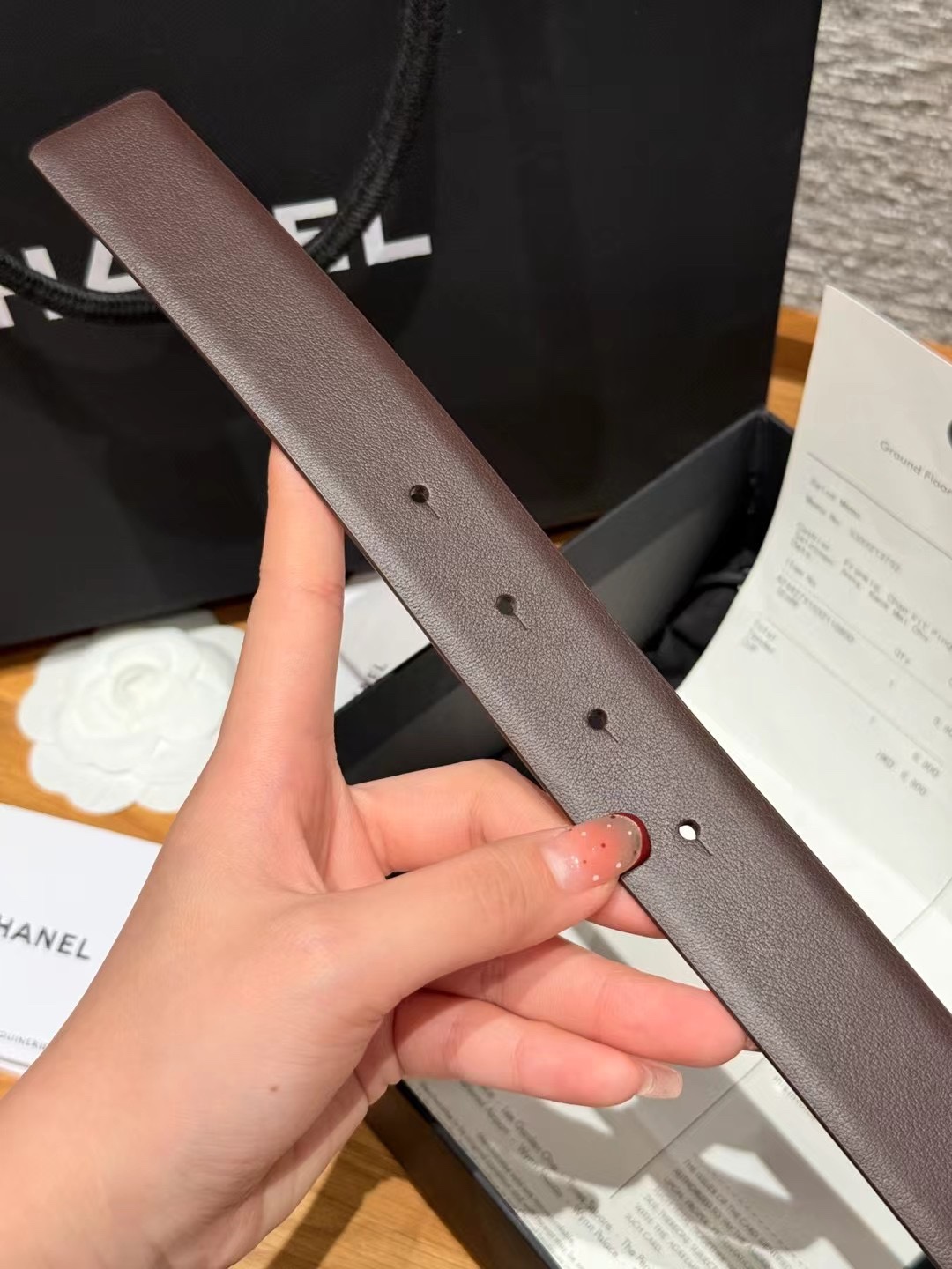 香家双面女士腰带这款采用头层牛皮制作，24p cc金色饰面logo扣，黄铜金属，双面小牛皮腰带，日常百搭