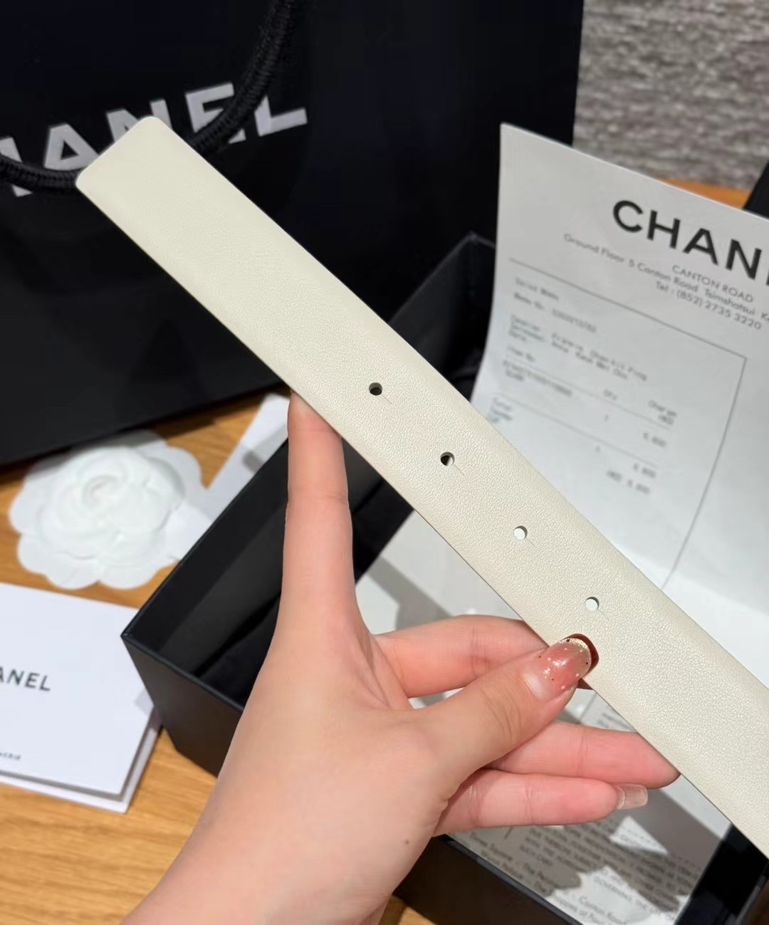 香家双面女士腰带这款采用头层牛皮制作，24p cc金色饰面logo扣，黄铜金属，双面小牛皮腰带，日常百搭