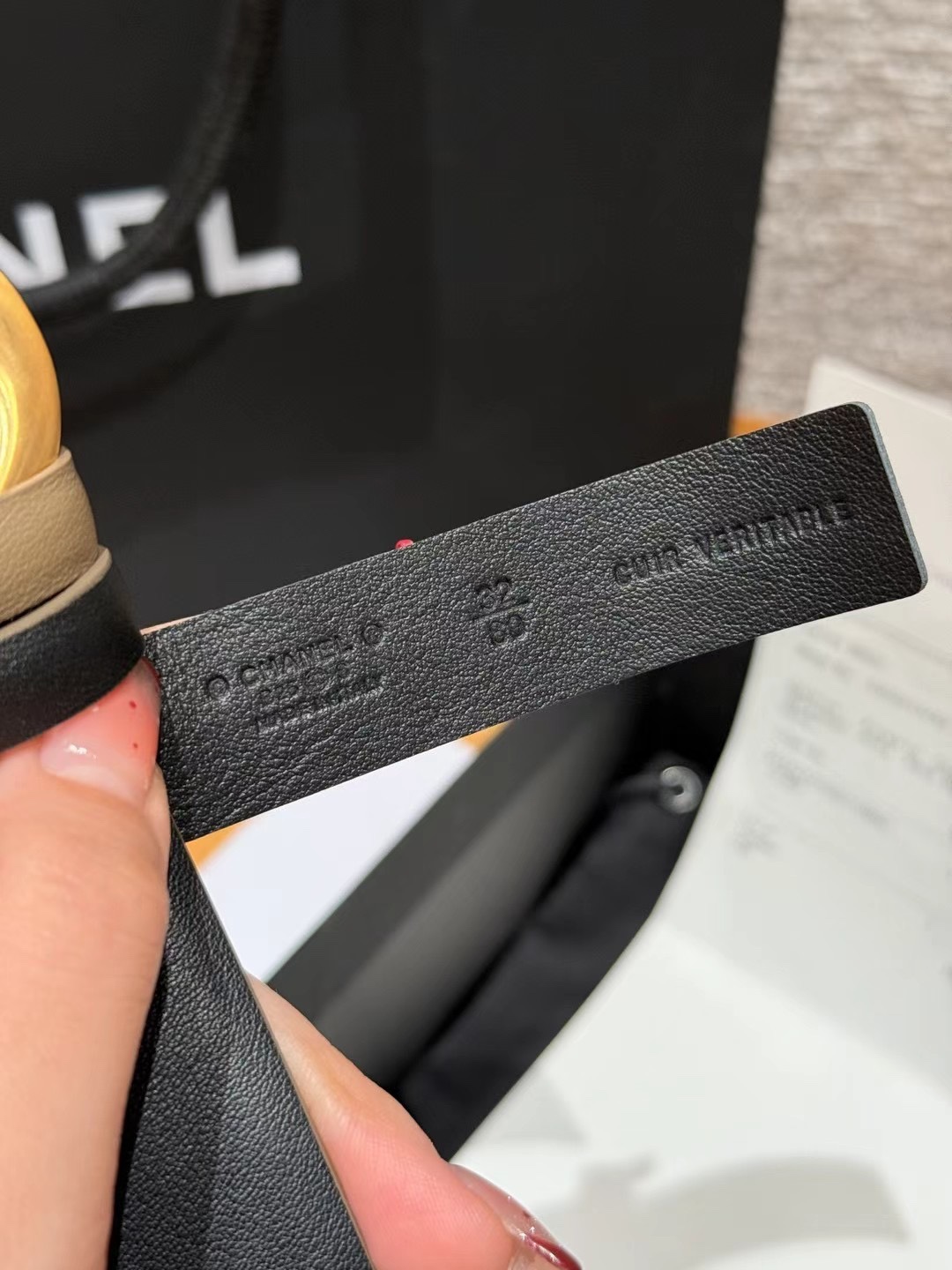 香家双面女士腰带这款采用头层牛皮制作，24p cc金色饰面logo扣，黄铜金属，双面小牛皮腰带，日常百搭