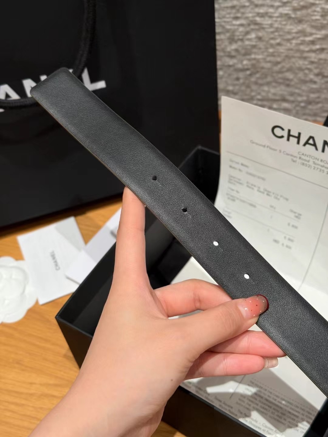 香家双面女士腰带这款采用头层牛皮制作，24p cc金色饰面logo扣，黄铜金属，双面小牛皮腰带，日常百搭