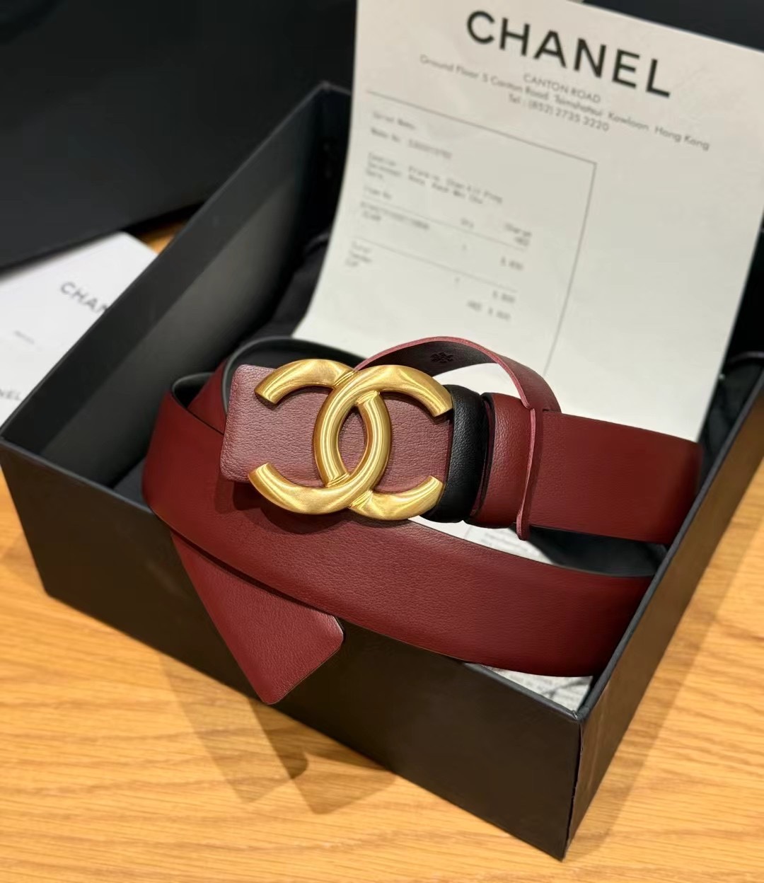 香家双面女士腰带这款采用头层牛皮制作，24p cc金色饰面logo扣，黄铜金属，双面小牛皮腰带，日常百搭