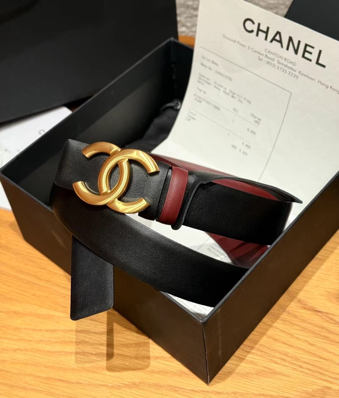 香家双面女士腰带这款采用头层牛皮制作，24p cc金色饰面logo扣，黄铜金属，双面小牛皮腰带，日常百搭