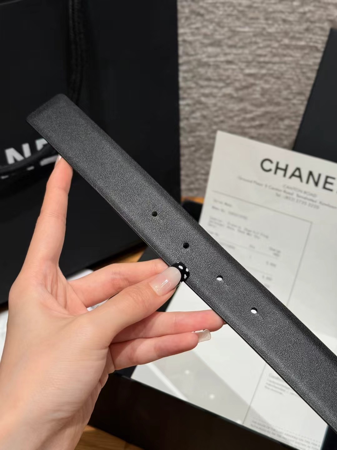 香家双面女士腰带这款采用头层牛皮制作，24p cc金色饰面logo扣，黄铜金属，双面小牛皮腰带，日常百搭