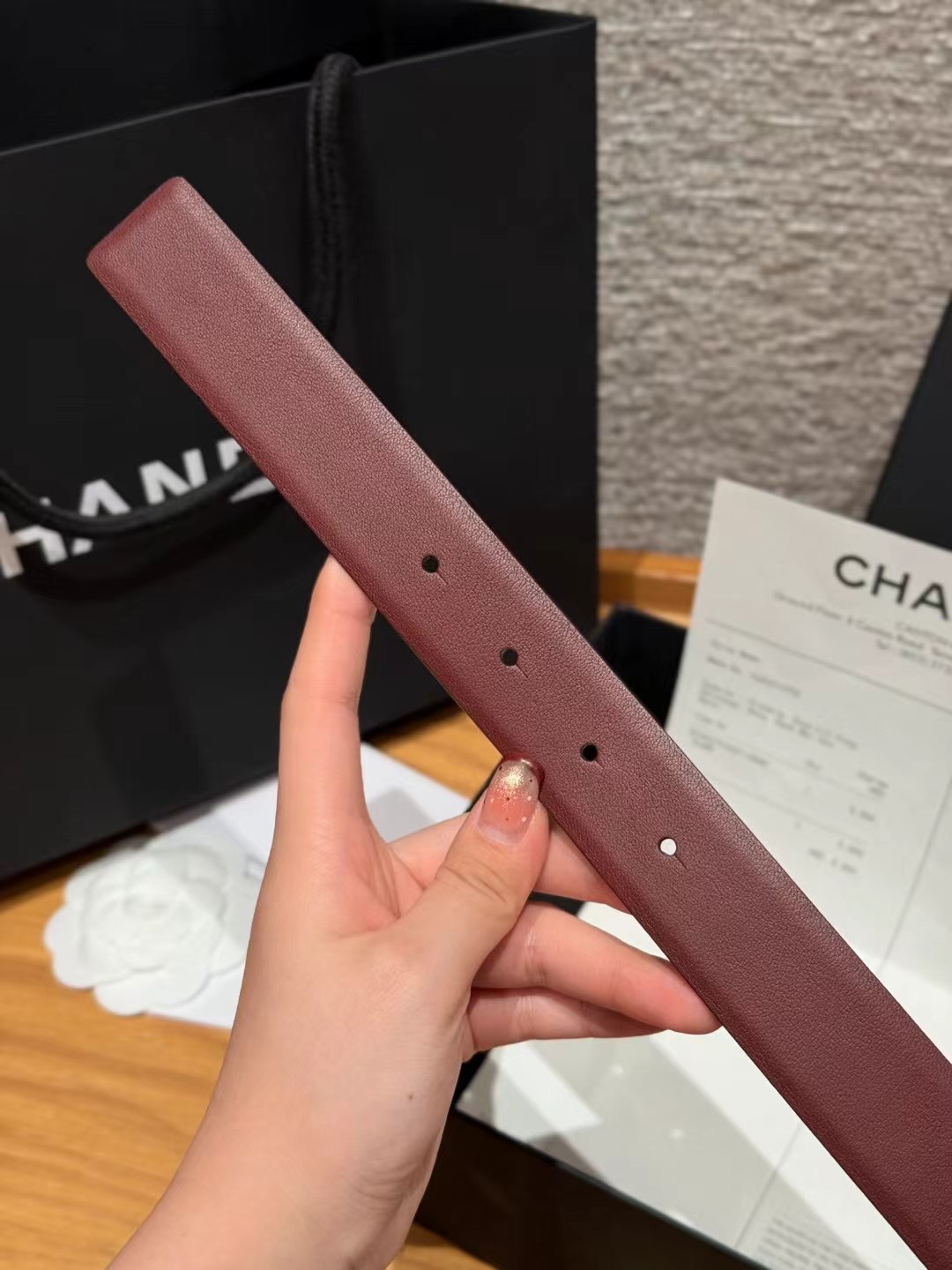 香家双面女士腰带这款采用头层牛皮制作，24p cc金色饰面logo扣，黄铜金属，双面小牛皮腰带，日常百搭