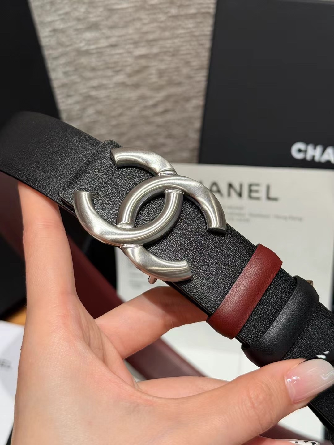 香家双面女士腰带这款采用头层牛皮制作，24p cc金色饰面logo扣，黄铜金属，双面小牛皮腰带，日常百搭