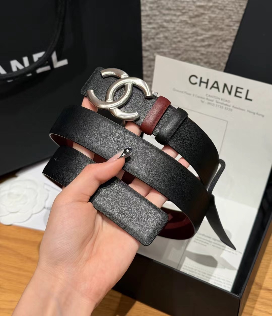 香家双面女士腰带这款采用头层牛皮制作，24p cc金色饰面logo扣，黄铜金属，双面小牛皮腰带，日常百搭