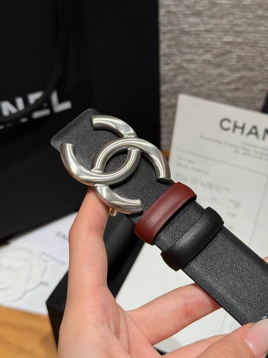 香家双面女士腰带这款采用头层牛皮制作，24p cc金色饰面logo扣，黄铜金属，双面小牛皮腰带，日常百搭