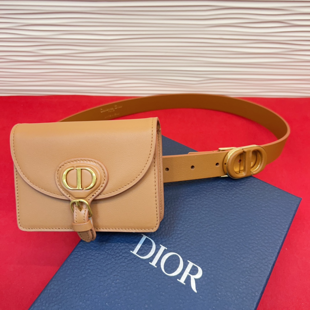 d ior腰包扣金色 内侧饰以*christian Dior PARIS*标志 富有光泽的金色饰面金属细