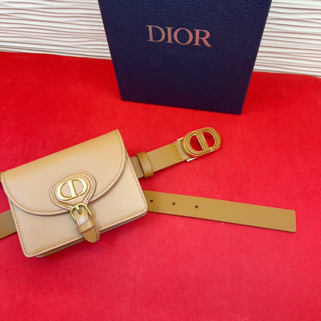 d ior腰包扣金色 内侧饰以*christian Dior PARIS*标志 富有光泽的金色饰面金属细