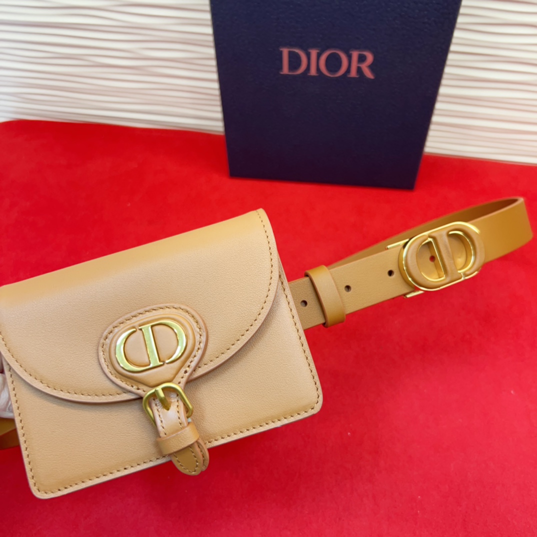 d ior腰包扣金色 内侧饰以*christian Dior PARIS*标志 富有光泽的金色饰面金属细