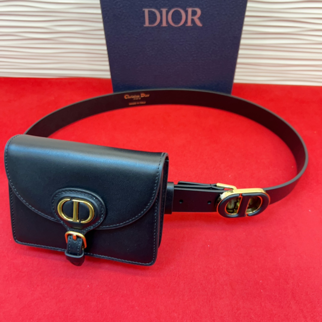 d ior腰包扣金色 内侧饰以*christian Dior PARIS*标志 富有光泽的金色饰面金属细