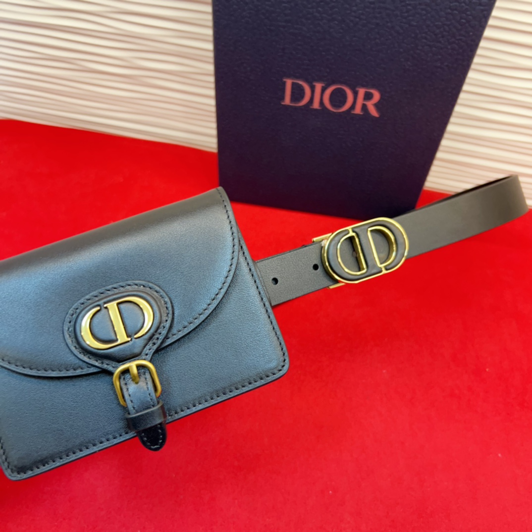 d ior腰包扣金色 内侧饰以*christian Dior PARIS*标志 富有光泽的金色饰面金属细
