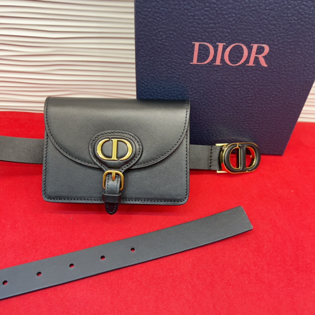 d ior腰包扣金色 内侧饰以*christian Dior PARIS*标志 富有光泽的金色饰面金属细