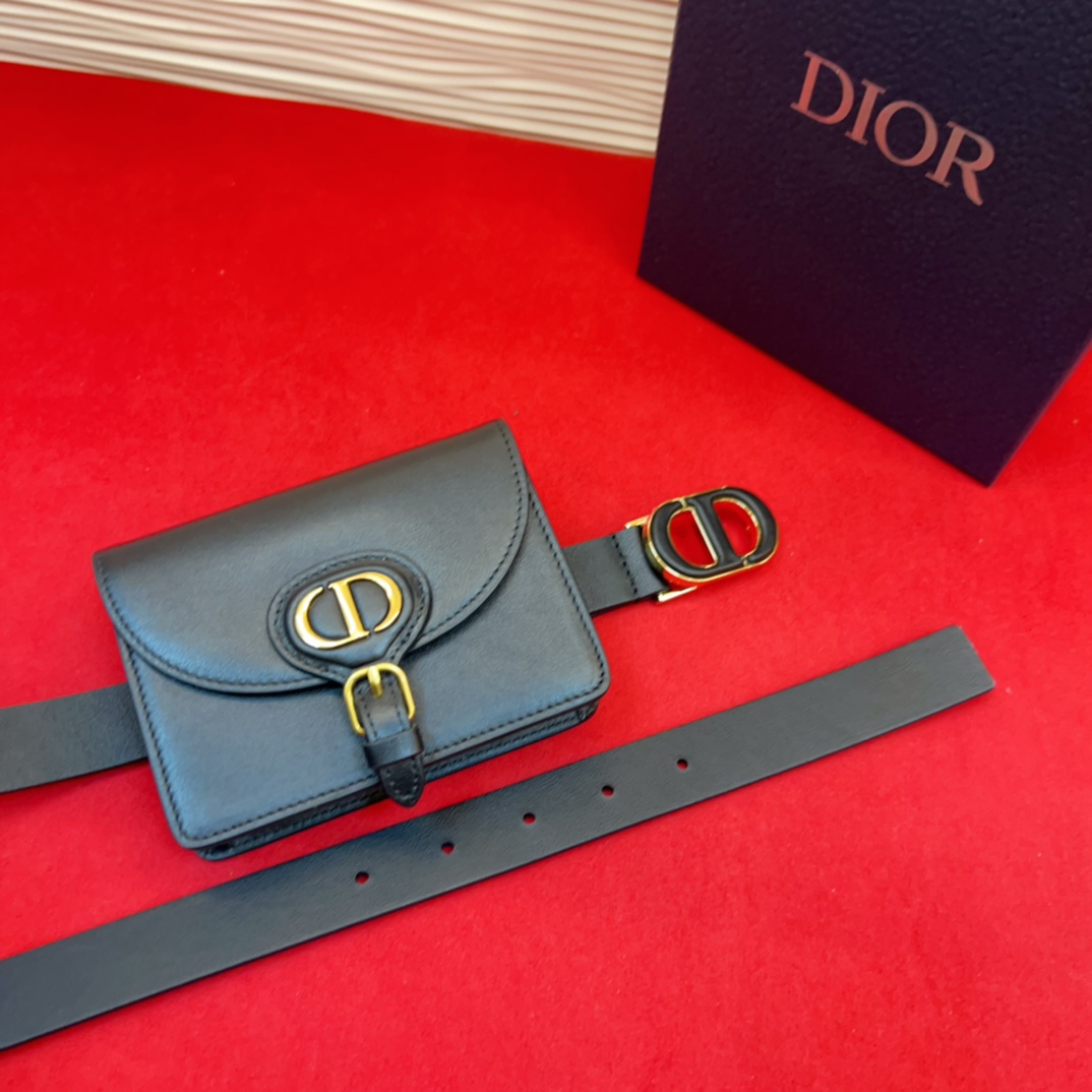 d ior腰包扣金色 内侧饰以*christian Dior PARIS*标志 富有光泽的金色饰面金属细