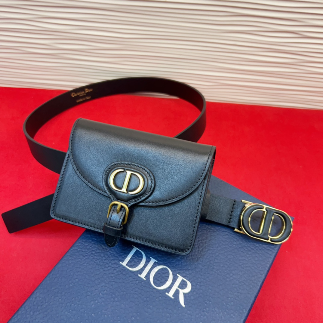 d ior腰包扣金色 内侧饰以*christian Dior PARIS*标志 富有光泽的金色饰面金属细