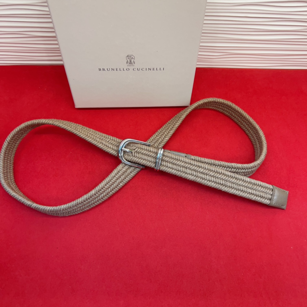 BC春秋经典腰带款质感十足 独特风格 时髦中带着随性和酷感.达到修身效果3.0Cm均码110Cm总长。