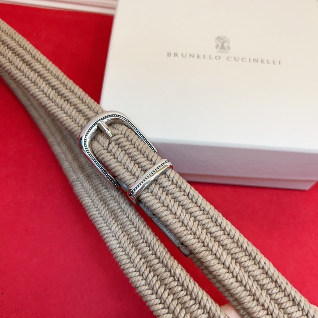 BC春秋经典腰带款质感十足 独特风格 时髦中带着随性和酷感.达到修身效果3.0Cm均码110Cm总长。