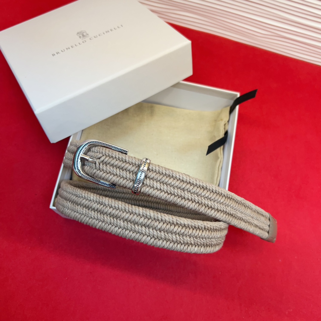 BC春秋经典腰带款质感十足 独特风格 时髦中带着随性和酷感.达到修身效果3.0Cm均码110Cm总长。