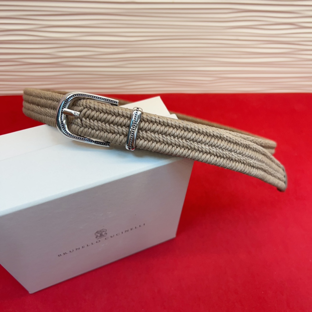 BC春秋经典腰带款质感十足 独特风格 时髦中带着随性和酷感.达到修身效果3.0Cm均码110Cm总长。