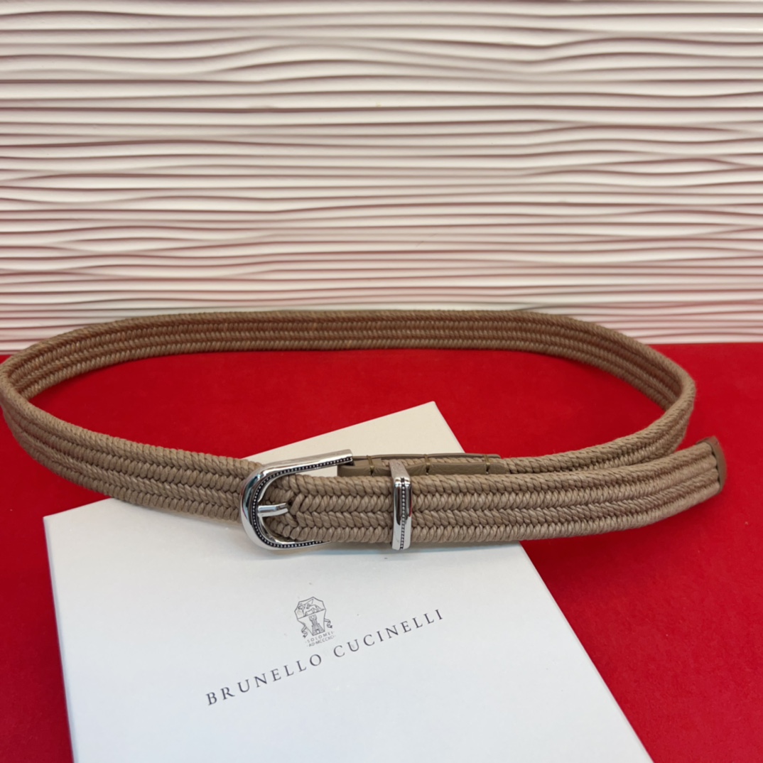 BC春秋经典腰带款质感十足 独特风格 时髦中带着随性和酷感.达到修身效果3.0Cm均码110Cm总长。