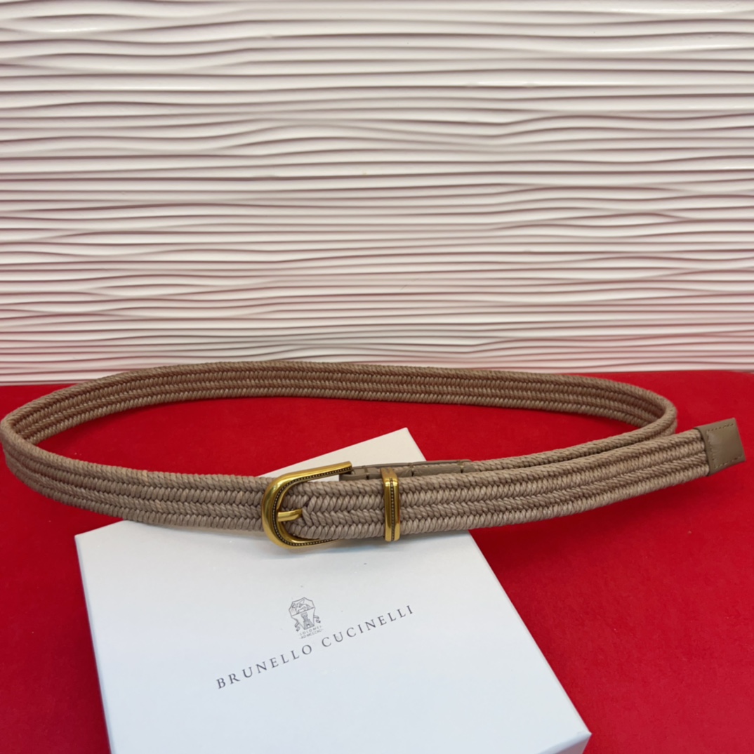 BC春秋经典腰带款质感十足 独特风格 时髦中带着随性和酷感.达到修身效果3.0Cm均码110Cm总长。