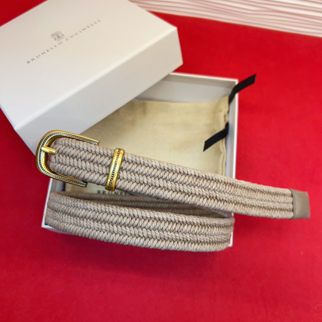 BC春秋经典腰带款质感十足 独特风格 时髦中带着随性和酷感.达到修身效果3.0Cm均码110Cm总长。