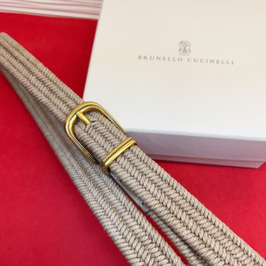 BC春秋经典腰带款质感十足 独特风格 时髦中带着随性和酷感.达到修身效果3.0Cm均码110Cm总长。