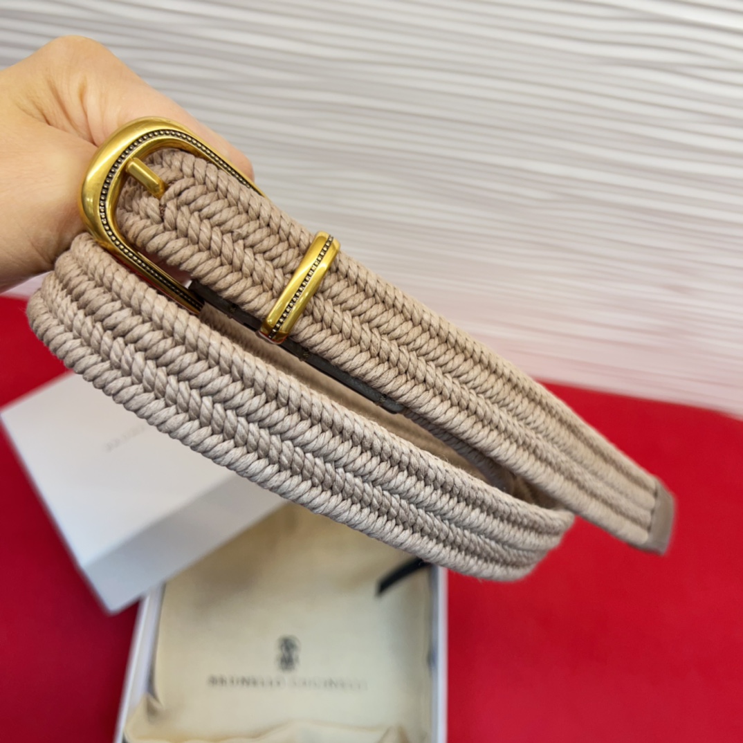 BC春秋经典腰带款质感十足 独特风格 时髦中带着随性和酷感.达到修身效果3.0Cm均码110Cm总长。