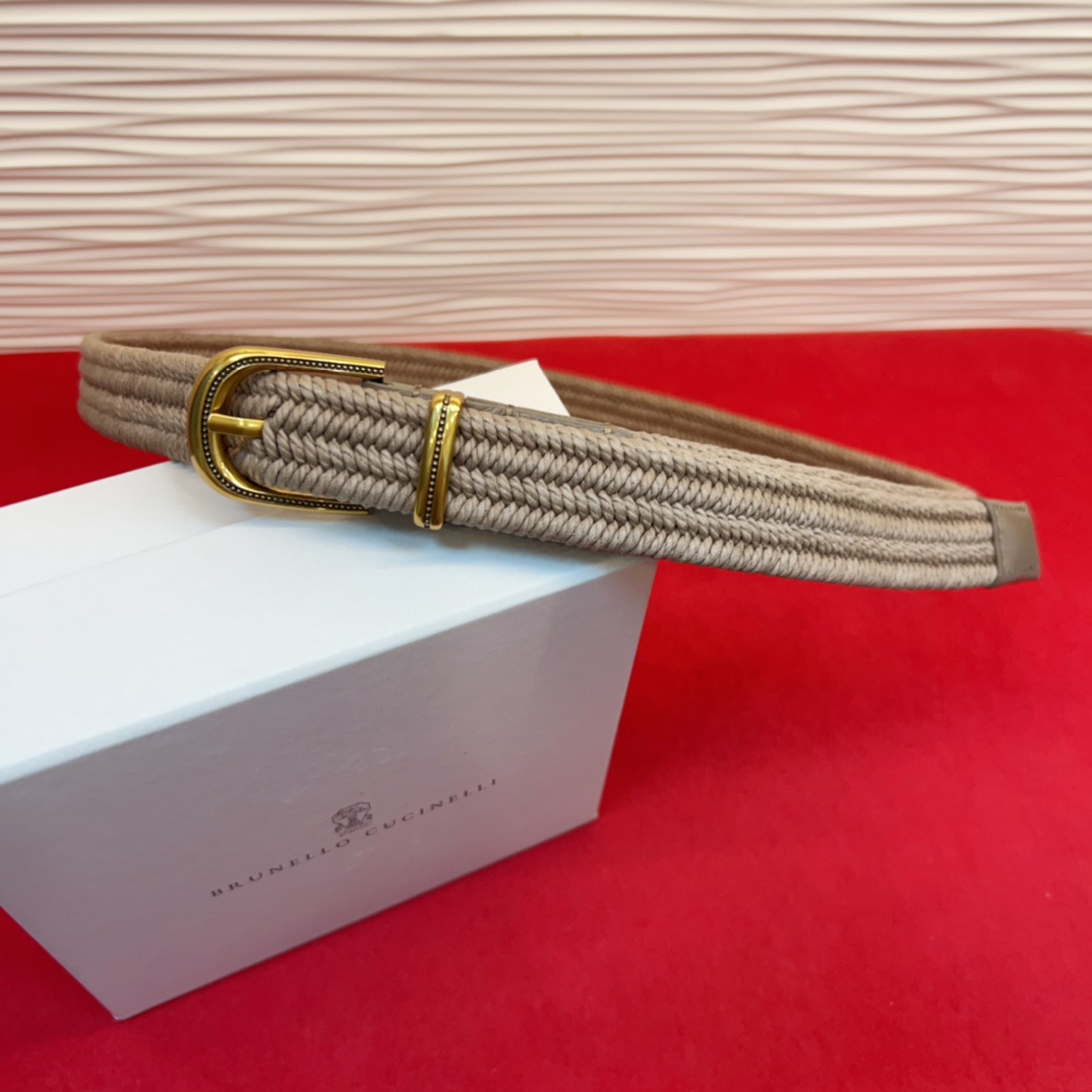 BC春秋经典腰带款质感十足 独特风格 时髦中带着随性和酷感.达到修身效果3.0Cm均码110Cm总长。