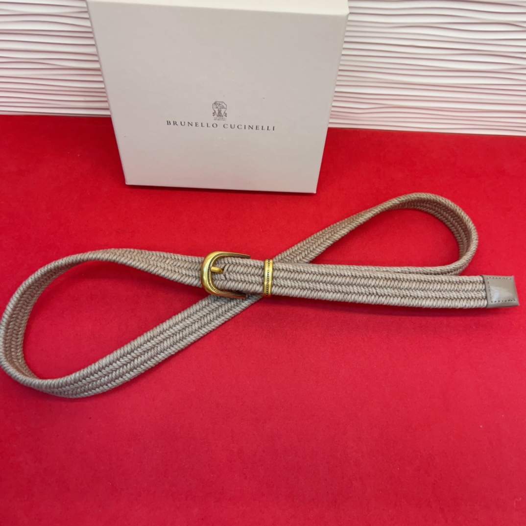 BC春秋经典腰带款质感十足 独特风格 时髦中带着随性和酷感.达到修身效果3.0Cm均码110Cm总长。