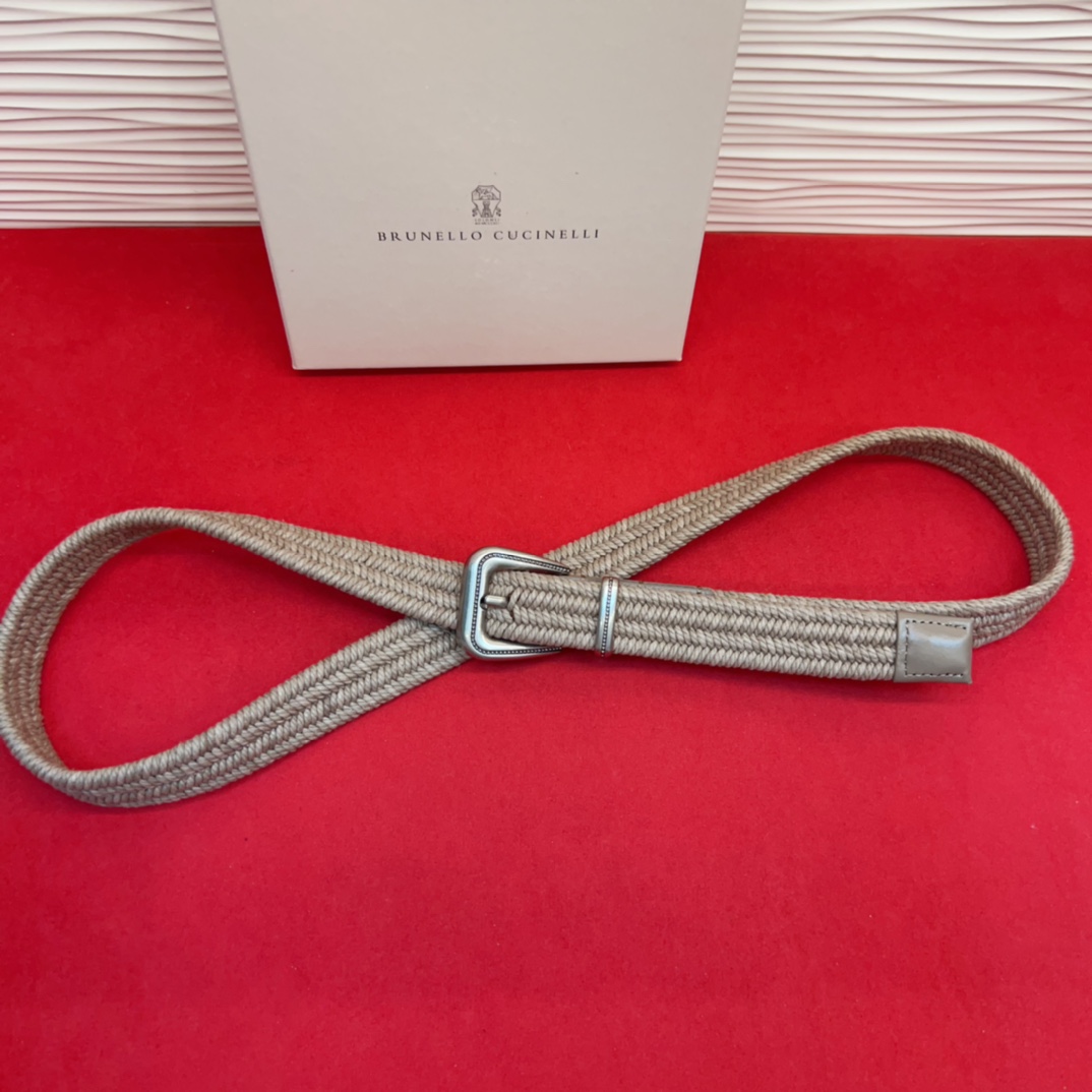 BC春秋经典腰带款质感十足 独特风格 时髦中带着随性和酷感.达到修身效果3.0Cm均码110Cm总长。