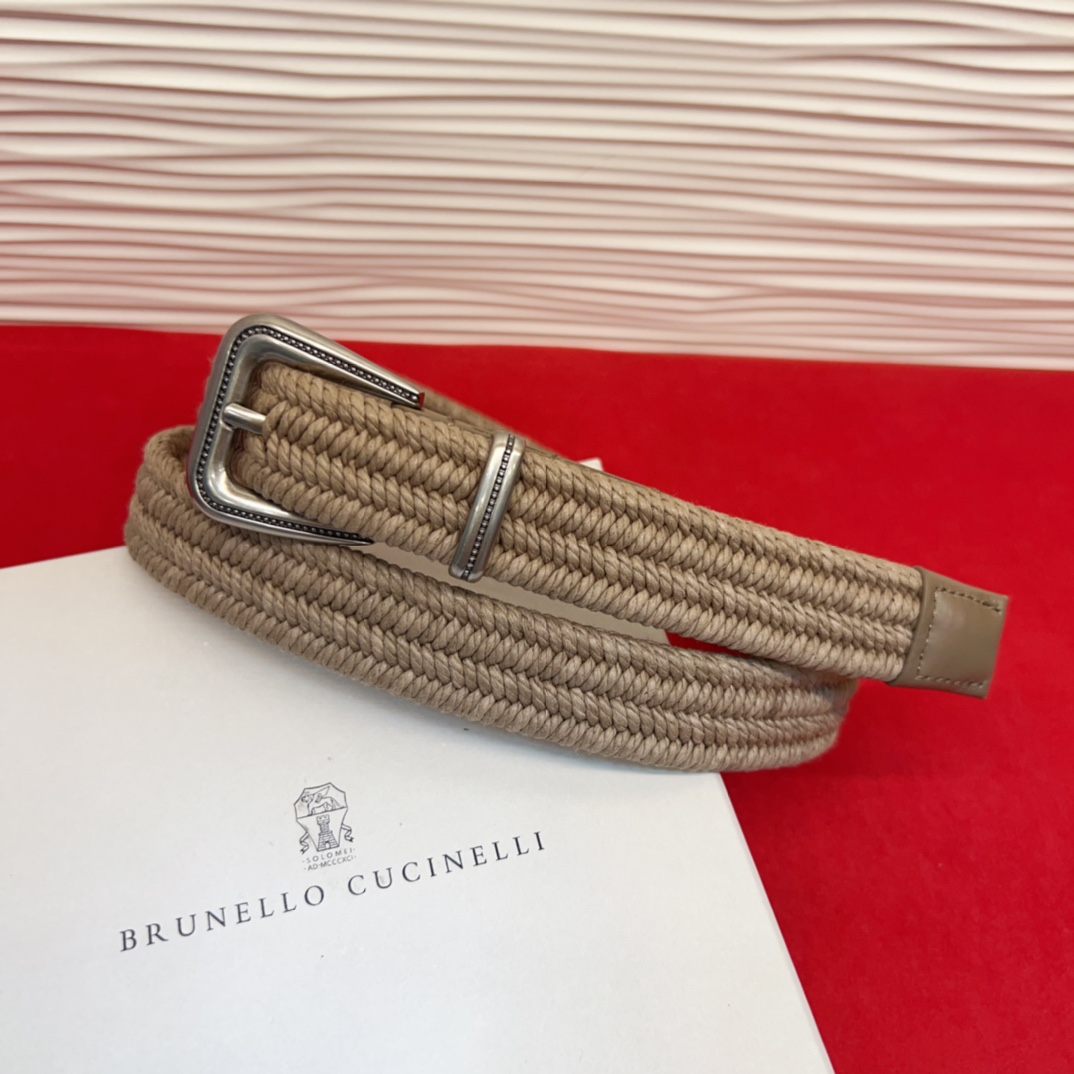 BC春秋经典腰带款质感十足 独特风格 时髦中带着随性和酷感.达到修身效果3.0Cm均码110Cm总长。