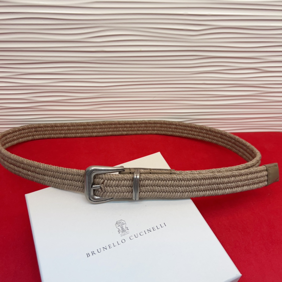 BC春秋经典腰带款质感十足 独特风格 时髦中带着随性和酷感.达到修身效果3.0Cm均码110Cm总长。