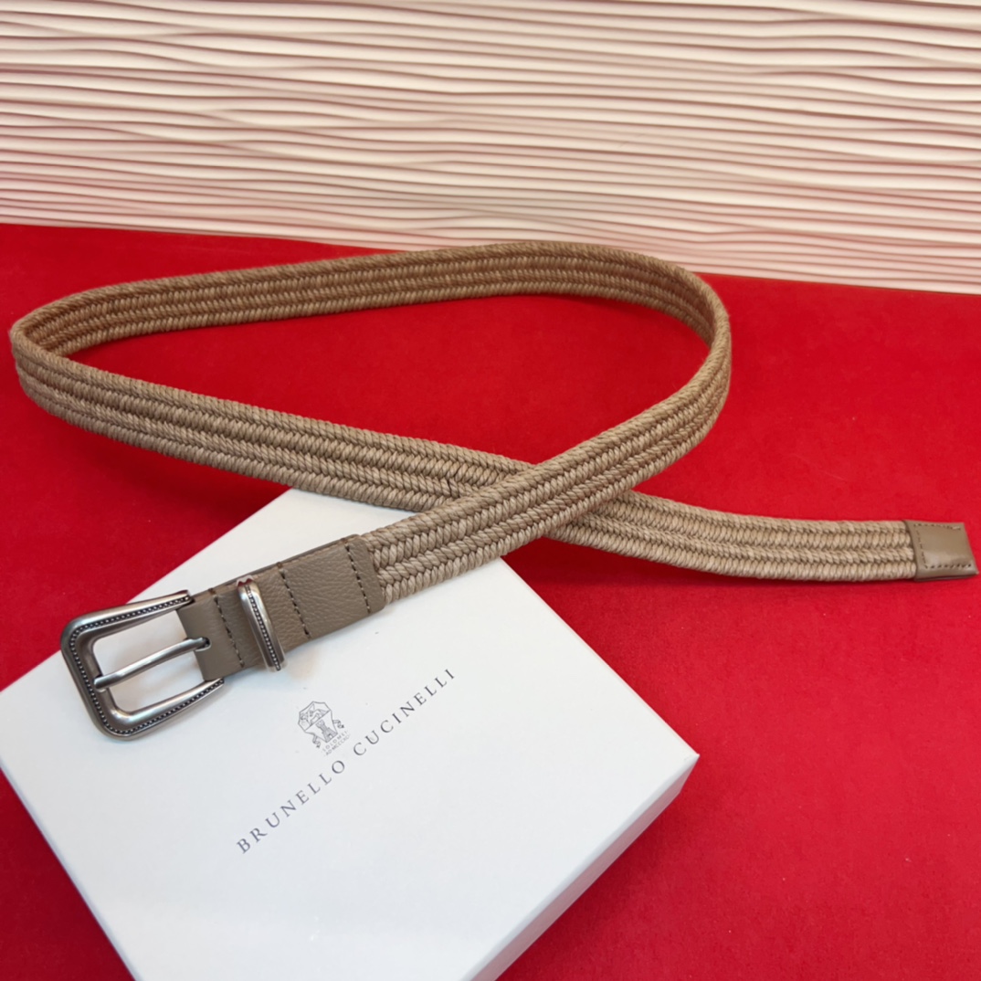 BC春秋经典腰带款质感十足 独特风格 时髦中带着随性和酷感.达到修身效果3.0Cm均码110Cm总长。