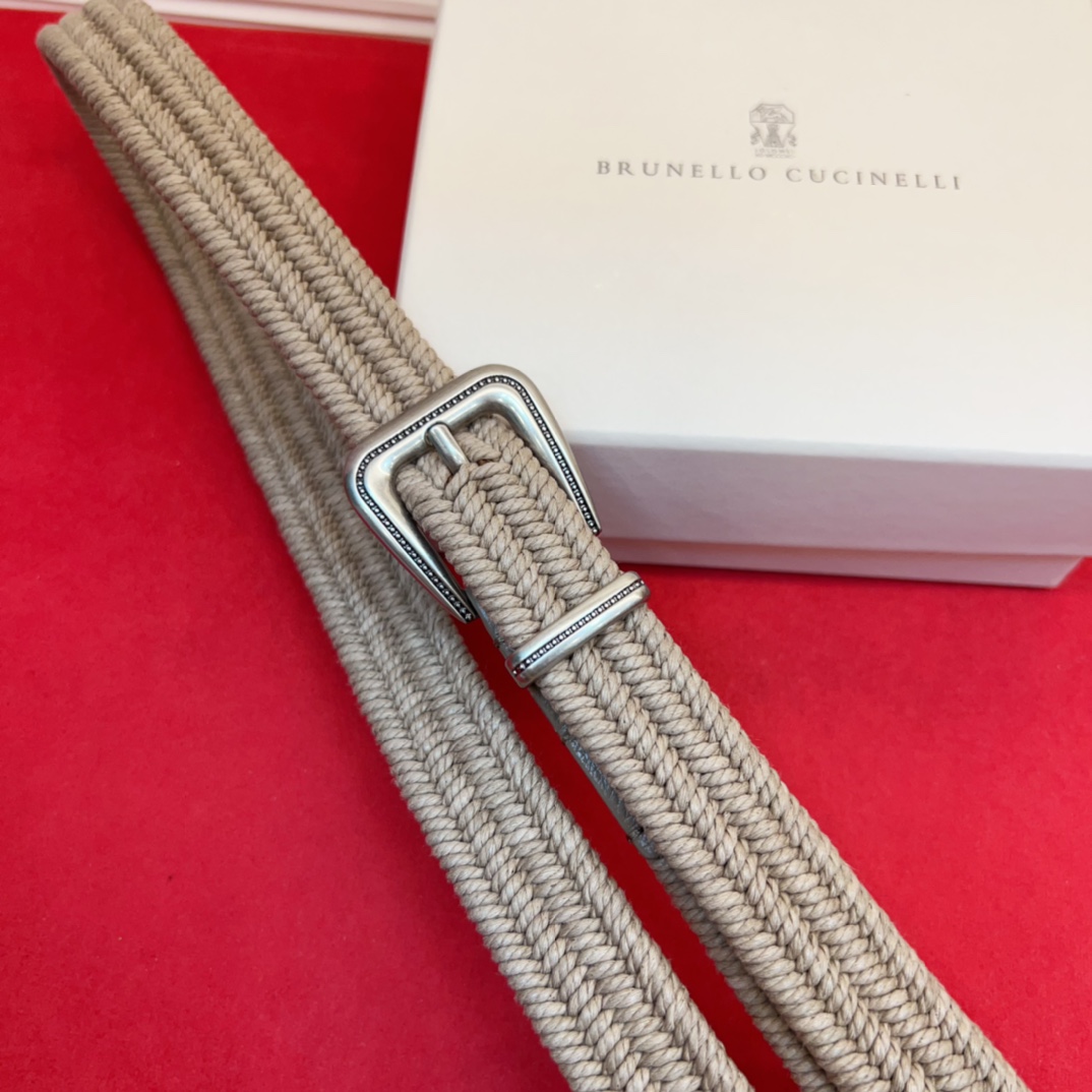 BC春秋经典腰带款质感十足 独特风格 时髦中带着随性和酷感.达到修身效果3.0Cm均码110Cm总长。