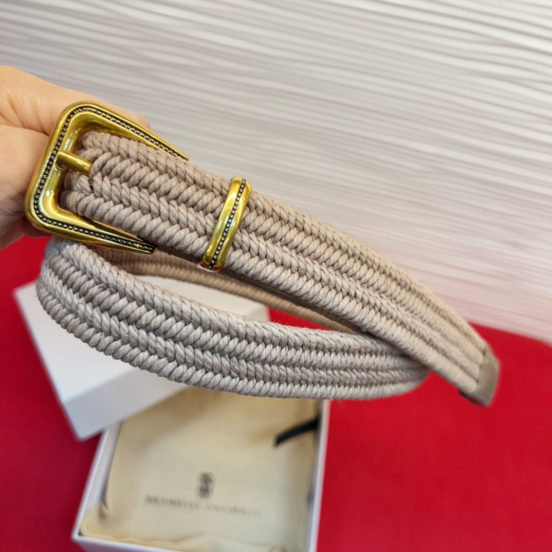 BC春秋经典腰带款质感十足 独特风格 时髦中带着随性和酷感.达到修身效果3.0Cm均码110Cm总长。