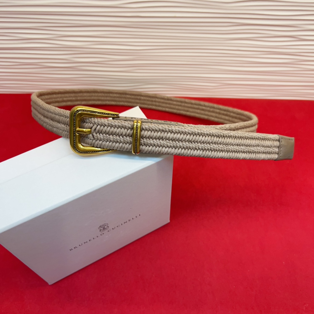 BC春秋经典腰带款质感十足 独特风格 时髦中带着随性和酷感.达到修身效果3.0Cm均码110Cm总长。