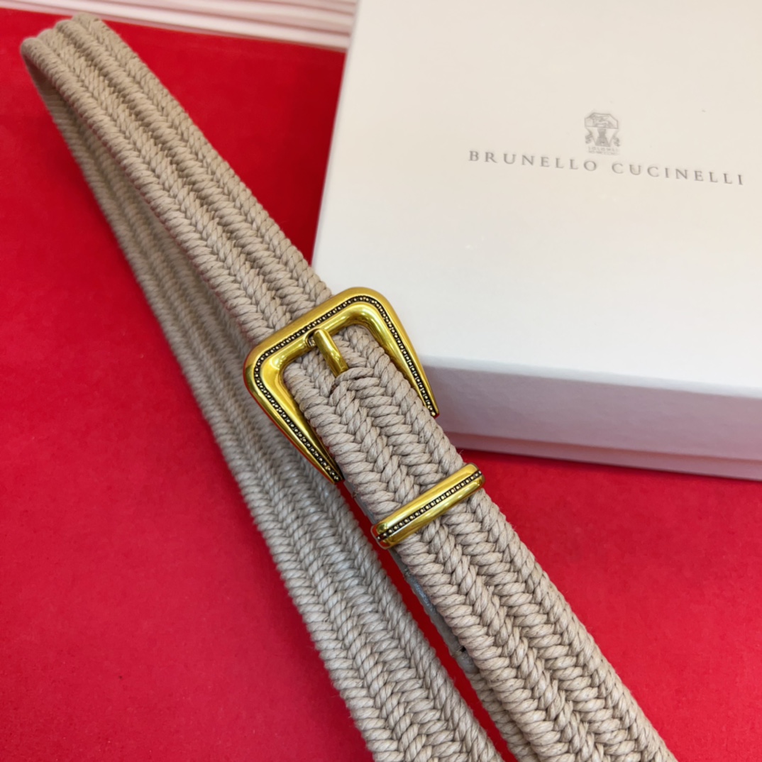 BC春秋经典腰带款质感十足 独特风格 时髦中带着随性和酷感.达到修身效果3.0Cm均码110Cm总长。