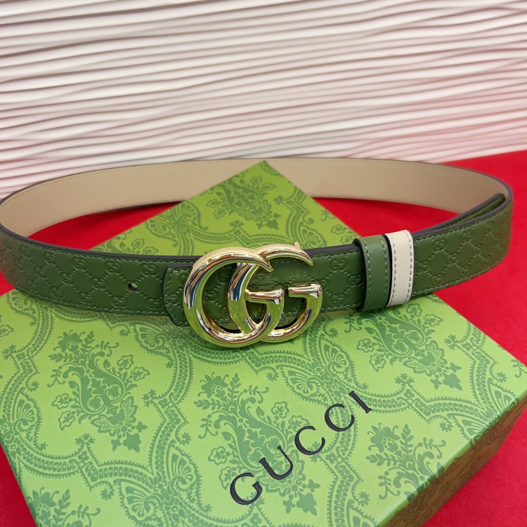 秋冬系列焕新演绎富有辨识度的GG Marmont系列。这款双面腰带采用GG Supreme与皮革材质匠心