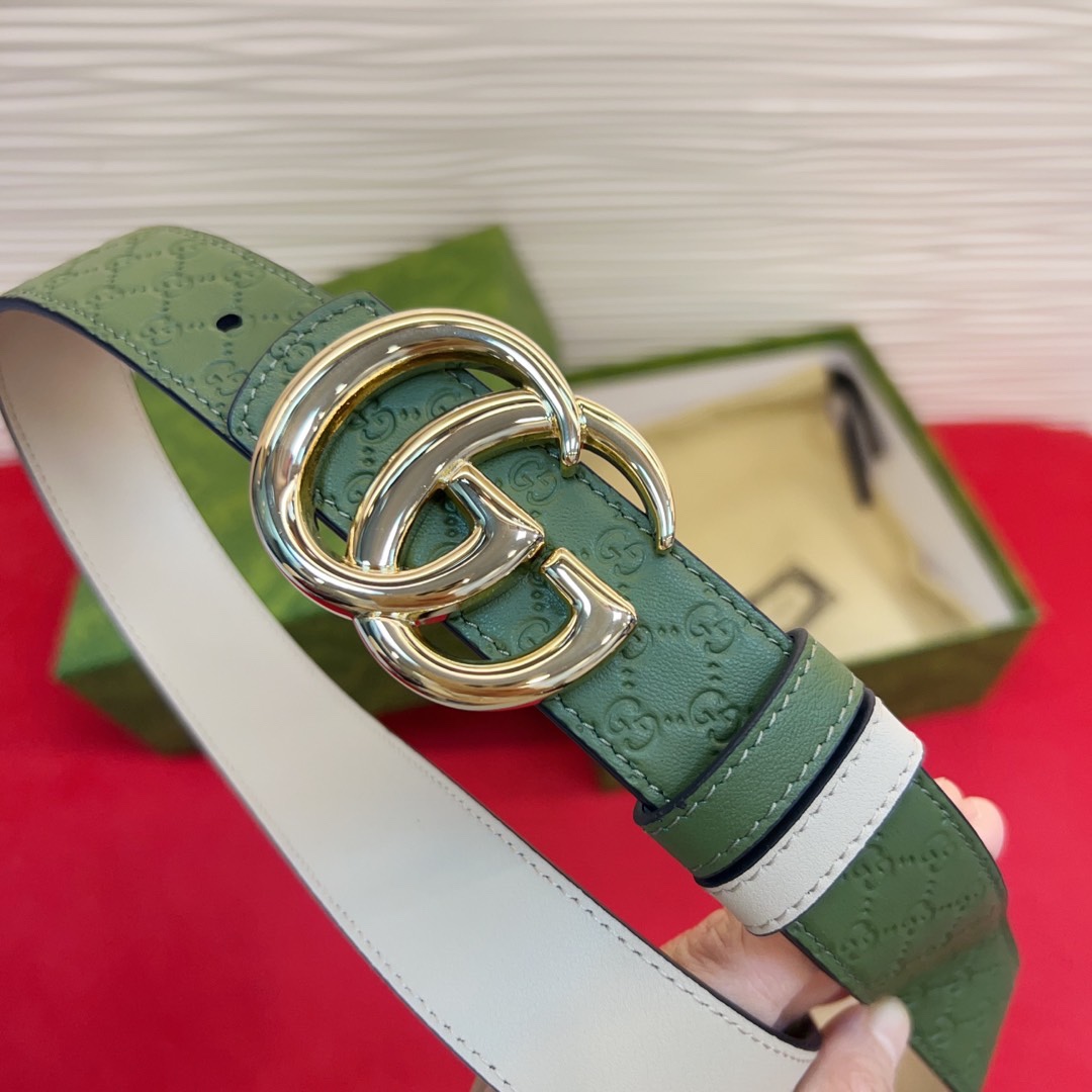 秋冬系列焕新演绎富有辨识度的GG Marmont系列。这款双面腰带采用GG Supreme与皮革材质匠心